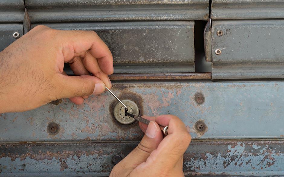 métier serrurier prix changement serrure Montrouge